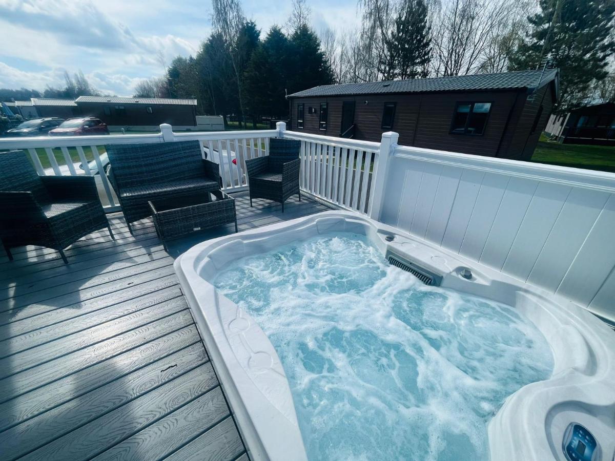 Evergreen Lodge With Hot Tub York Dış mekan fotoğraf